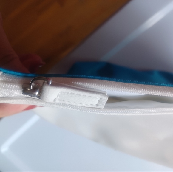 Thermal Make Up Bag Uriage Eau Thermale - Picture 6 of 8